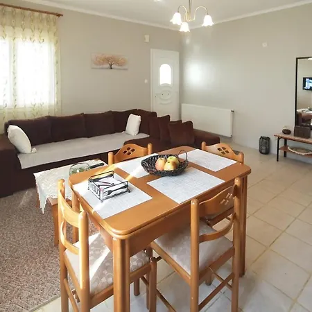 με κήπο στην χλόη καστοριάς Διαμέρισμα *