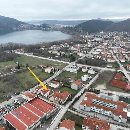 με κήπο στην χλόη καστοριάς *