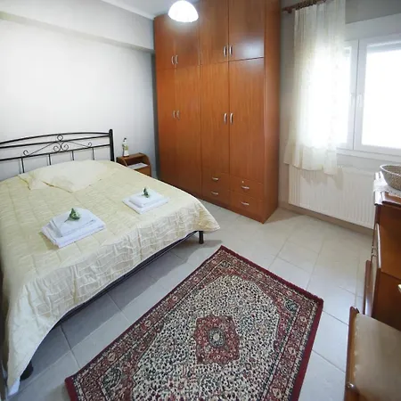 Apartamento με κήπο στην χλόη καστοριάς *