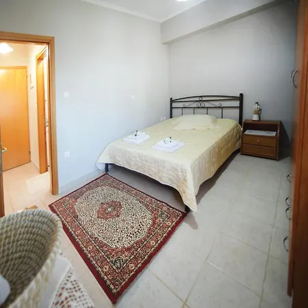 με κήπο στην χλόη καστοριάς *