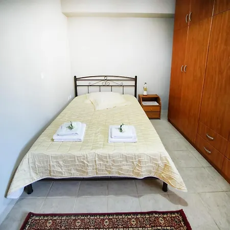 με κήπο στην χλόη καστοριάς