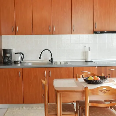 με κήπο στην χλόη καστοριάς Διαμέρισμα