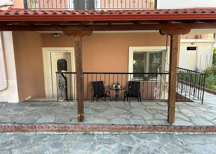 με κήπο στην χλόη καστοριάς Apartamento Kastoria