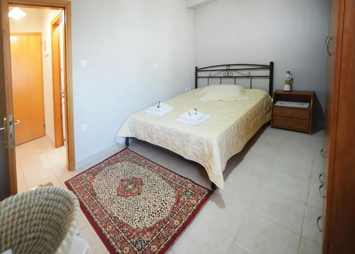 με κήπο στην χλόη καστοριάς *