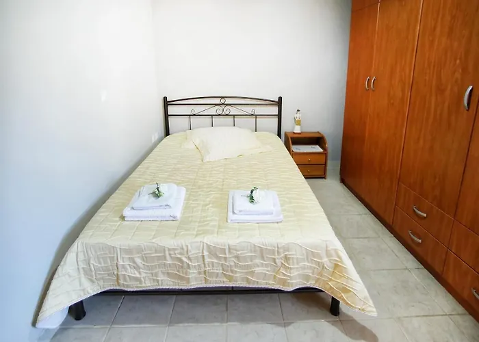 με κήπο στην χλόη καστοριάς